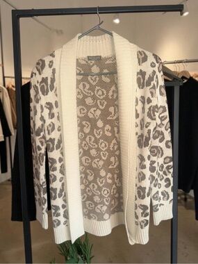 AnyBody Cream and Taupe Leopard-Print Open Front Cardigan. Fits XS/S
